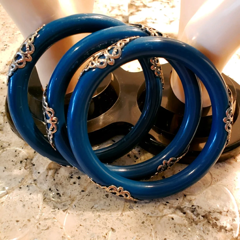 Bangle bracelets. - Picture 2 of 4